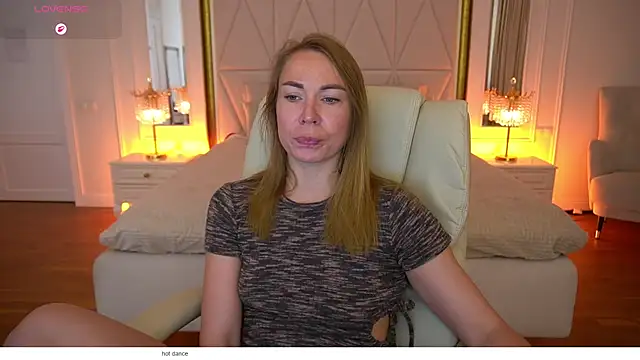 Snapshot of VixenMuse chatting on June 4, 2026, 8:46 pm VixenMuse online show from June 4, 2026, 8:46 pm