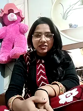 Vanshika1432 online show from January 19, 2026, 1:04 pm