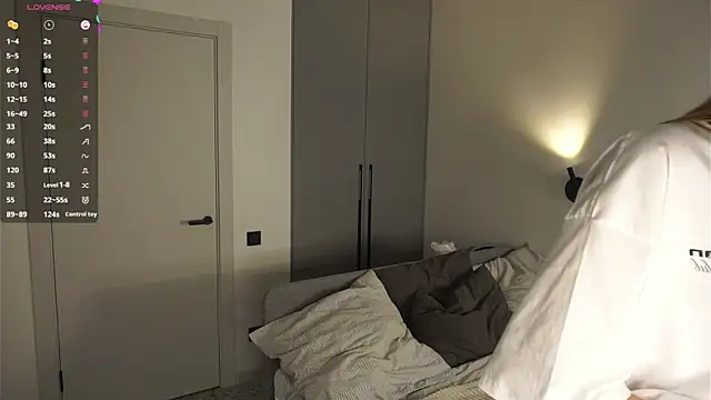 Snapshot of BrynnHolverson chatting on November 28, 2025, 6:19 pm BrynnHolverson online show from November 28, 2025, 6:19 pm