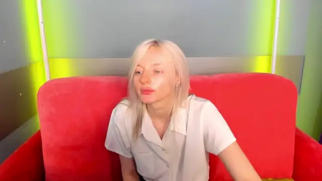 Snapshot of AlessaKiss chatting on May 21, 2026, 8:55 am AlessaKiss online show from May 21, 2026, 8:55 am