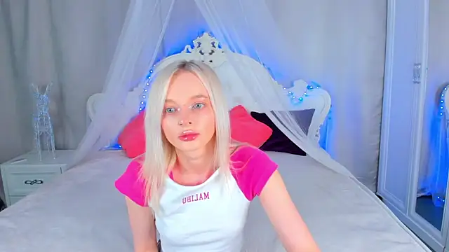 Snapshot of AlessaKiss chatting on June 22, 2026, 2:17 am AlessaKiss online show from June 22, 2026, 2:17 am
