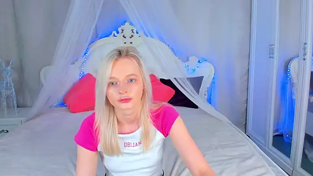 Snapshot of AlessaKiss chatting on June 22, 2026, 3:25 am AlessaKiss online show from June 22, 2026, 3:25 am
