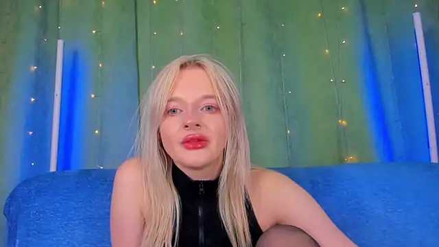 Snapshot of AlessaKiss chatting on June 3, 2026, 2:33 pm AlessaKiss online show from June 3, 2026, 2:33 pm