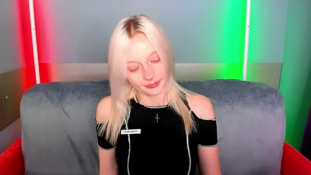 Snapshot of AlessaKiss chatting on July 3, 2026, 1:45 am AlessaKiss online show from July 3, 2026, 1:45 am