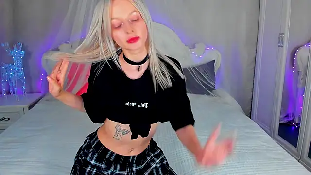 Snapshot of AlessaKiss chatting on July 14, 2026, 2:05 am AlessaKiss online show from July 14, 2026, 2:05 am