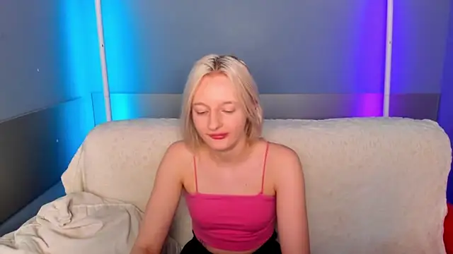 Snapshot of AlessaKiss chatting on May 30, 2026, 1:45 am AlessaKiss online show from May 30, 2026, 1:45 am