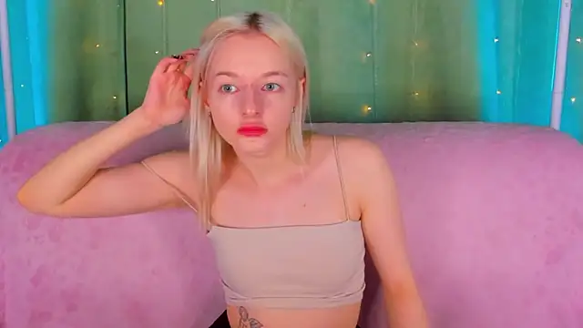 Snapshot of AlessaKiss chatting on May 31, 2026, 8:42 am AlessaKiss online show from May 31, 2026, 8:42 am
