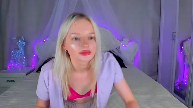 Snapshot of AlessaKiss chatting on July 19, 2026, 9:06 am AlessaKiss online show from July 19, 2026, 9:06 am