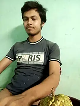 Snapshot of maxmishra18 chatting on November 25, 2025, 11:21 am maxmishra18 online show from November 25, 2025, 11:21 am