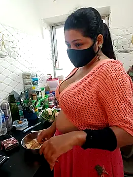 Cuty-Lina online show from November 23, 2025, 8:02 am