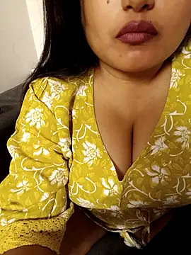 Cuty-Lina online show from November 11, 2025, 2:23 pm