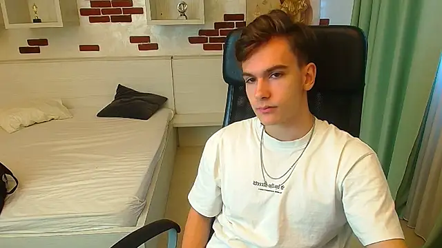 Snapshot of BradyFlint chatting on October 31, 2025, 6:21 am BradyFlint online show from October 31, 2025, 6:21 am