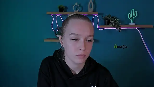 Snapshot of megan_cold chatting on October 25, 2025, 9:30 am megan cold online show from October 25, 2025, 9:30 am