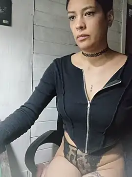 Snapshot of Natimiau chatting on November 4, 2025, 4:11 pm Natimiau online show from November 4, 2025, 4:11 pm