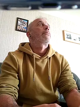 Snapshot of Ptitcouic chatting on October 16, 2025, 1:41 pm Ptitcouic online show from October 16, 2025, 1:41 pm