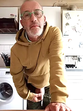 Snapshot of Ptitcouic chatting on October 18, 2025, 8:05 am Ptitcouic online show from October 18, 2025, 8:05 am