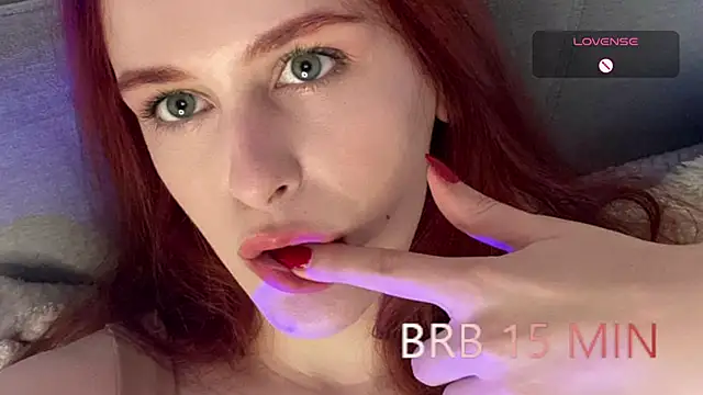 Snapshot of Veksal1a chatting on March 8, 2026, 10:35 pm Veksal1a online show from March 8, 2026, 10:35 pm