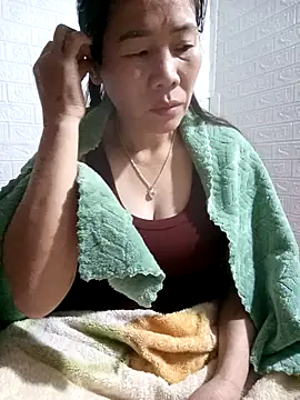 tabby-cat11 online show from December 19, 2025, 9:17 pm