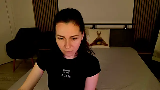 DitaNoir online show from May 1, 2026, 6:07 am