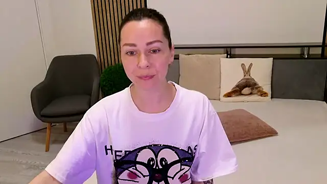 DitaNoir online show from May 7, 2026, 7:01 am