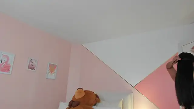 mia canoo online show from October 31, 2025, 11:40 am