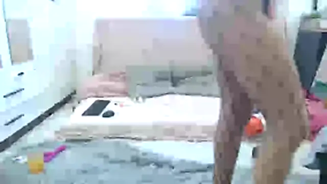 Snapshot of Your_Desires07 chatting on October 28, 2025, 10:14 am Your Desires07 online show from October 28, 2025, 10:14 am