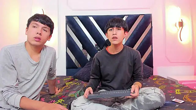 hoot booys  online show from November 17, 2025, 3:32 am