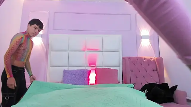 hoot booys  online show from October 28, 2025, 8:30 pm