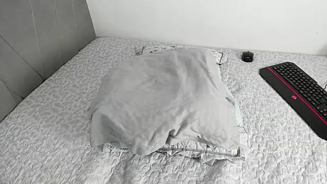 Snapshot of Madison_Grey_ chatting on July 28, 2026, 4:39 pm Madison Grey online show from July 28, 2026, 4:39 pm