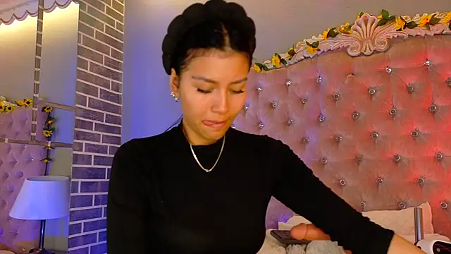 TanyaBello online show from May 19, 2026, 4:41 am