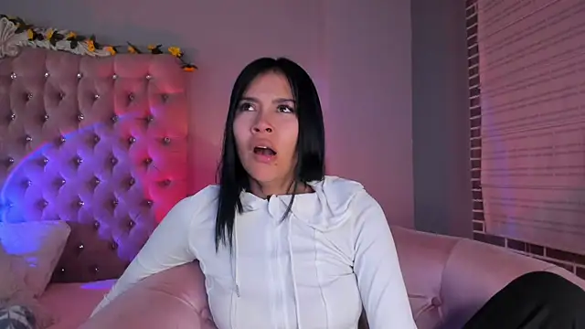 TanyaBello online show from May 8, 2026, 4:27 am