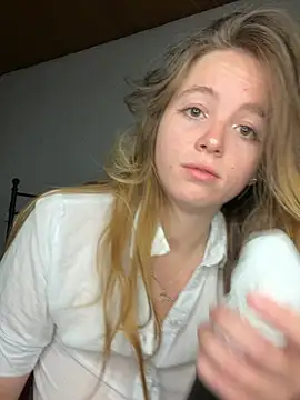 Rhyumii online show from July 27, 2026, 8:38 pm