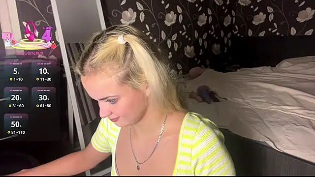 Mirabella333 online show from November 14, 2025, 9:40 pm