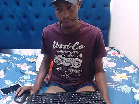 Snapshot of Mrshyguy194 chatting on October 26, 2025, 8:26 am Mrshyguy194 online show from October 26, 2025, 8:26 am