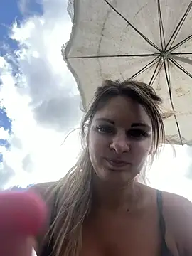 Snapshot of kinkysarahx chatting on July 25, 2026, 10:22 am kinkysarahx online show from July 25, 2026, 10:22 am