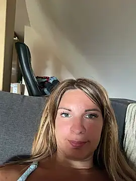 Snapshot of kinkysarahx chatting on July 21, 2026, 8:37 am kinkysarahx online show from July 21, 2026, 8:37 am