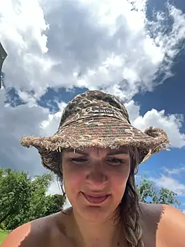 Snapshot of kinkysarahx chatting on July 13, 2026, 11:31 am kinkysarahx online show from July 13, 2026, 11:31 am