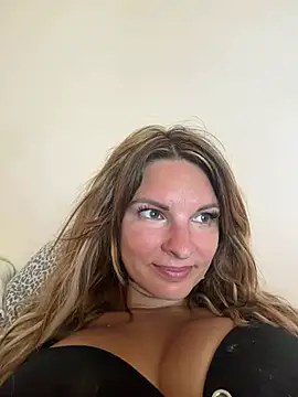 Snapshot of kinkysarahx chatting on June 30, 2026, 10:15 am kinkysarahx online show from June 30, 2026, 10:15 am
