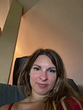 Snapshot of kinkysarahx chatting on June 9, 2026, 9:43 am kinkysarahx online show from June 9, 2026, 9:43 am