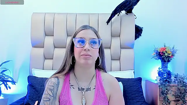 Snapshot of Zoebecker chatting on October 18, 2025, 12:29 pm Zoebecker online show from October 18, 2025, 12:29 pm