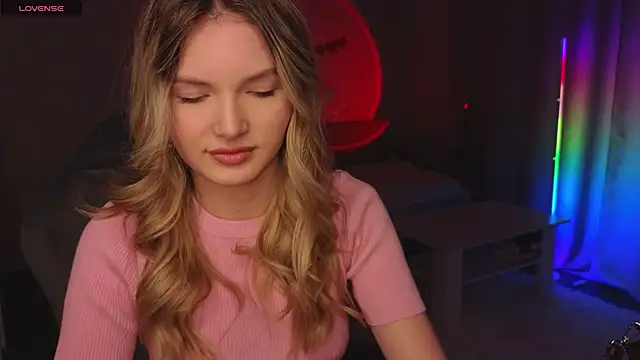 EvelynSin online show from November 22, 2025, 11:42 am