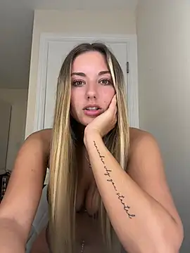 LaceyMilliexoxo online show from May 5, 2026, 9:34 am