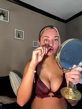 Snapshot of LaceyMilliexoxo chatting on November 26, 2025, 10:26 am LaceyMilliexoxo online show from November 26, 2025, 10:26 am