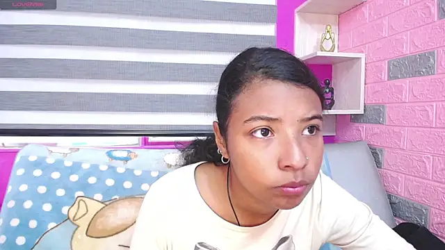 Snapshot of Zoe_Rider chatting on December 4, 2025, 12:37 pm Zoe Rider online show from December 4, 2025, 12:37 pm