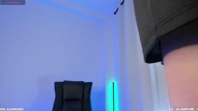 Snapshot of AlanRose01 chatting on November 8, 2025, 9:51 pm AlanRose01 online show from November 8, 2025, 9:51 pm