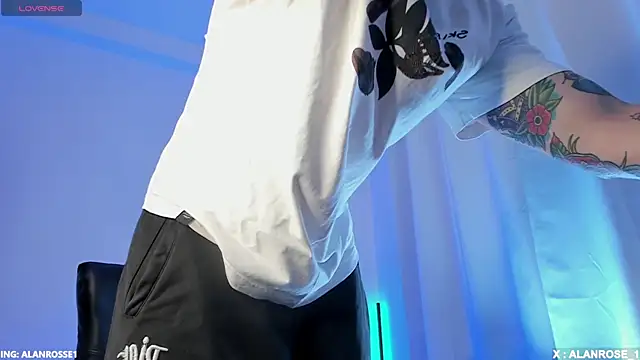 Snapshot of AlanRose01 chatting on November 27, 2025, 1:55 pm AlanRose01 online show from November 27, 2025, 1:55 pm