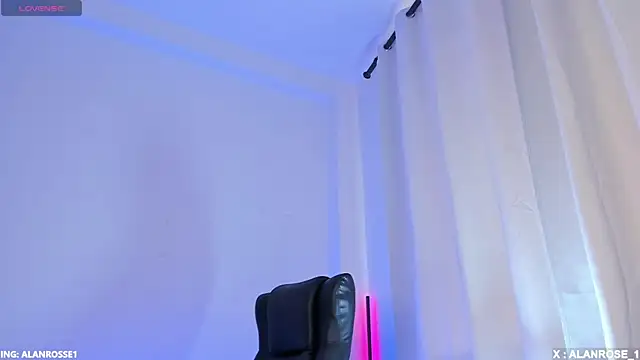 Snapshot of AlanRose01 chatting on November 12, 2025, 1:37 pm AlanRose01 online show from November 12, 2025, 1:37 pm