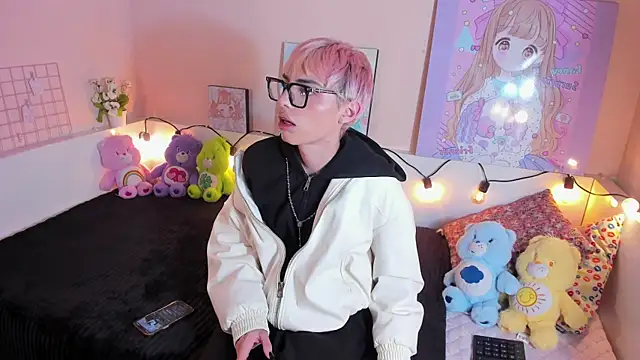 Snapshot of Strawberry_Kitty_ chatting on November 13, 2025, 10:46 pm Strawberry Kitty online show from November 13, 2025, 10:46 pm