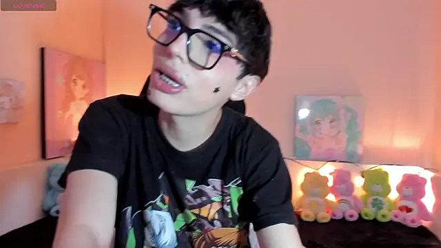 Snapshot of Strawberry_Kitty_ chatting on February 20, 2026, 4:09 am Strawberry Kitty online show from February 20, 2026, 4:09 am