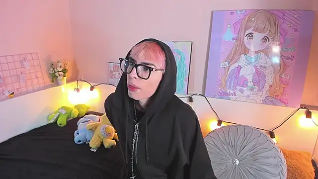 Snapshot of Strawberry_Kitty_ chatting on November 8, 2025, 3:43 am Strawberry Kitty online show from November 8, 2025, 3:43 am